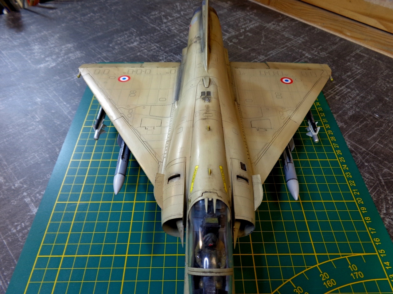  [GB Guerre du Golfe] Mirage 2000 C - Kitty Hawk- 1/32 FUMGNb-DSC02551
