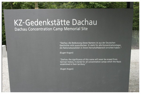 Camp de Dachau KOMGNb-insccription