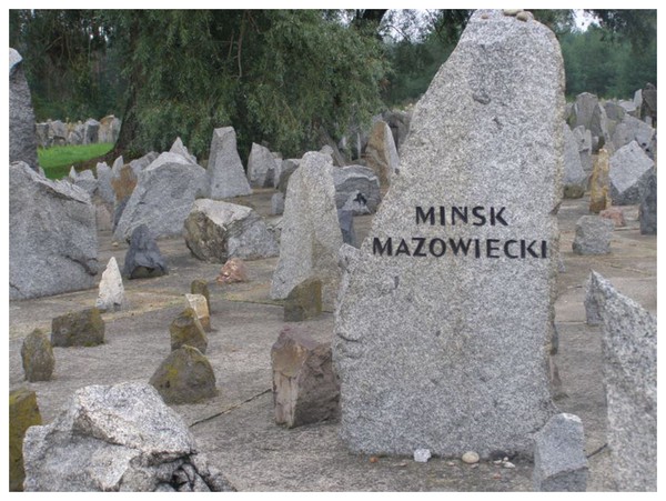 Camp de Treblinka M2eJNb-pierre-commemorative