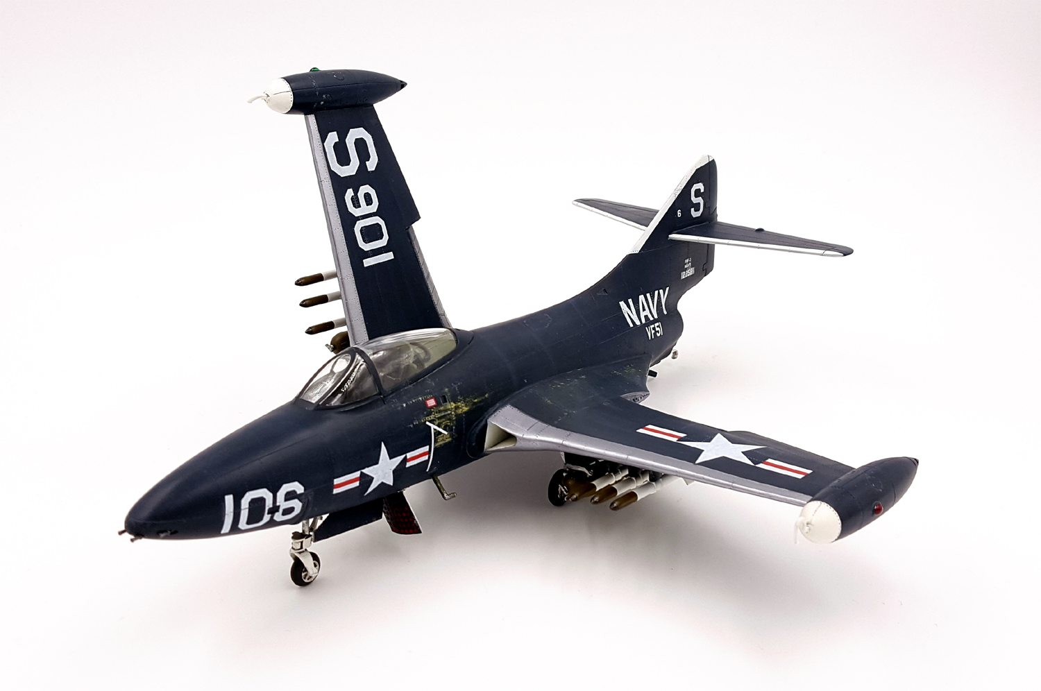 F9F3-8