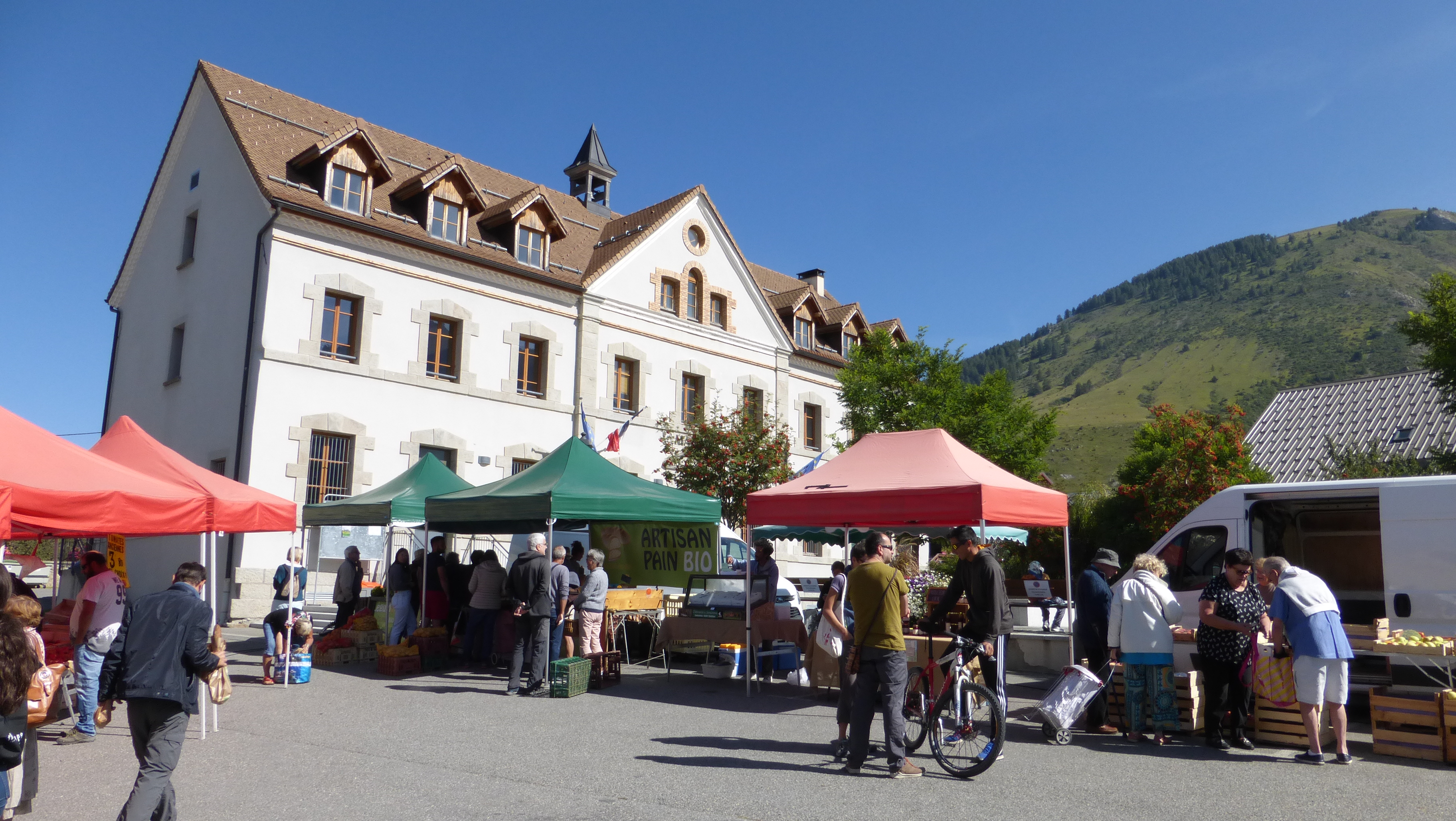 Un tour au march&eacute; de pont du Foss&eacute;  !