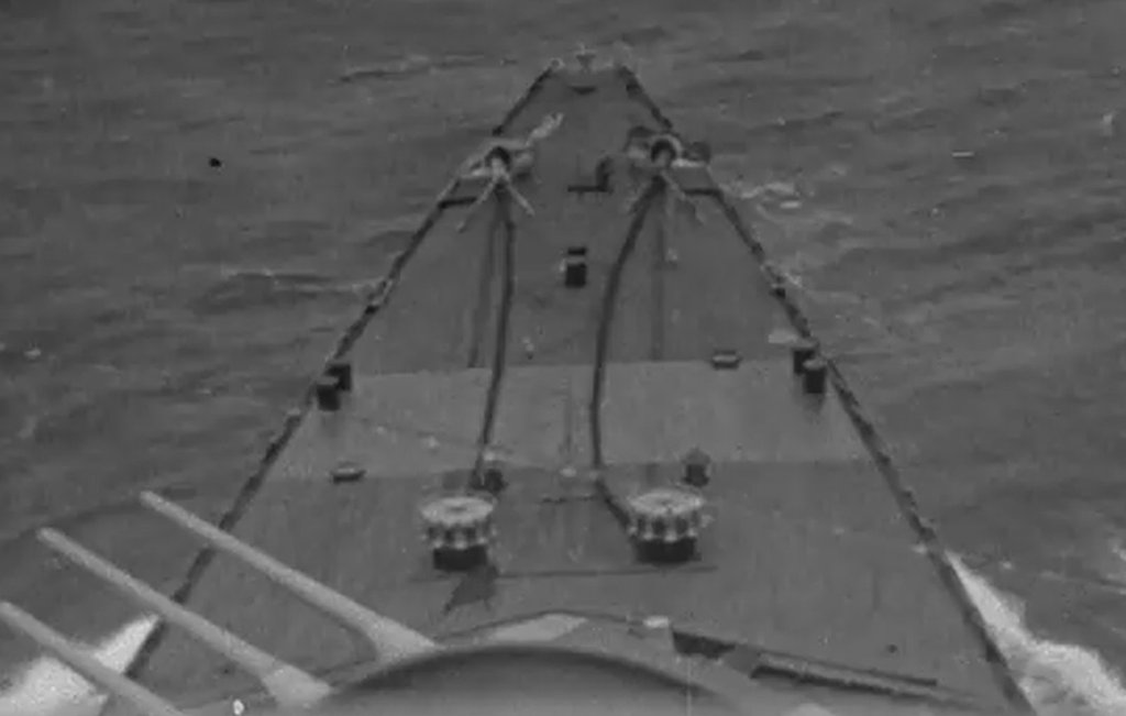 Cuirassé Bismarck [Revell 1/700°] de Yuth UCLmOb-Prinz-Eugen-deck-05