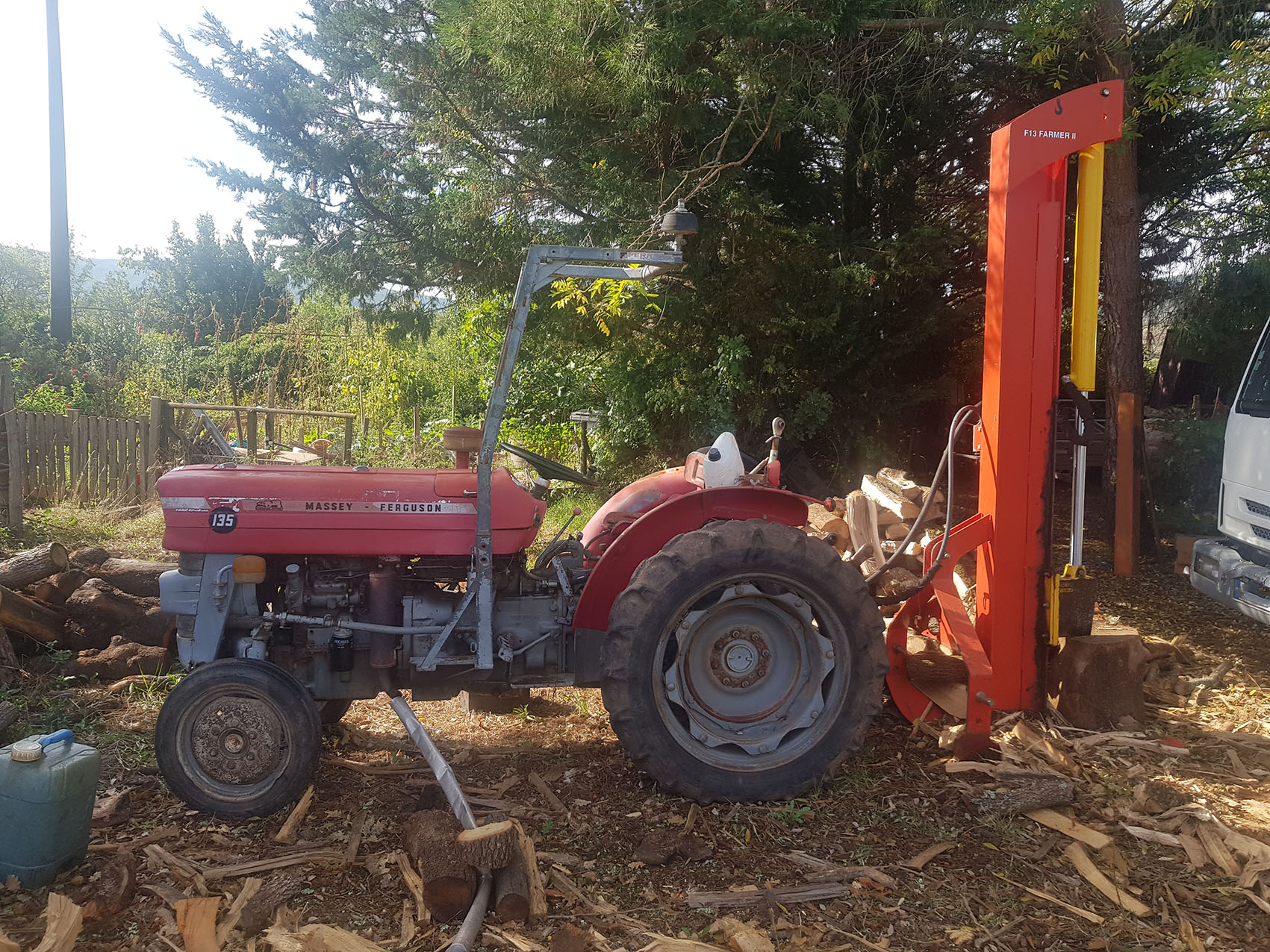 MASSEY 135, bûcheronnage 22101208221326429918024442