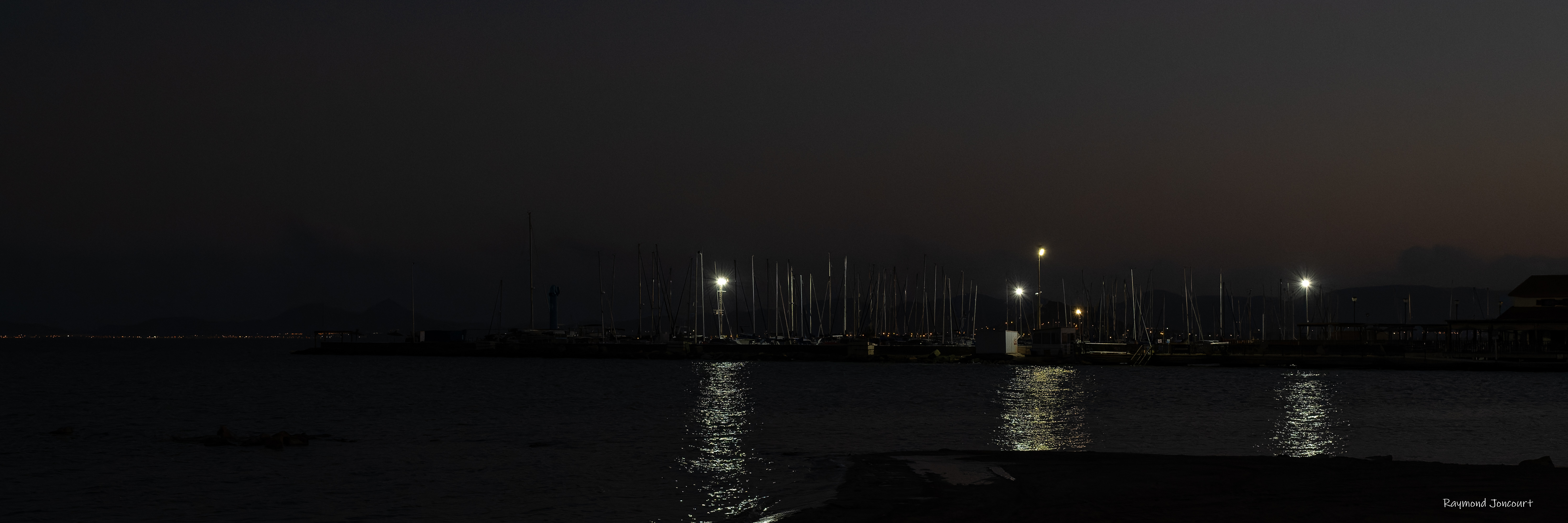 Un port, la nuit