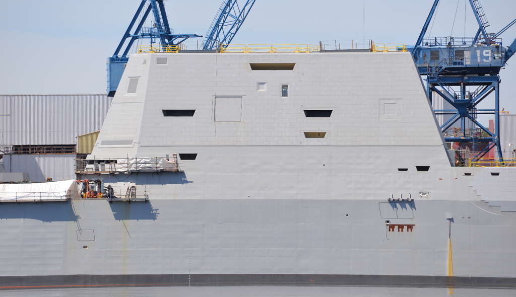 [US NAVY] Destroyers classe ZUMWALT DDG-1000 4g2oPb-USS-Zumwalt-08