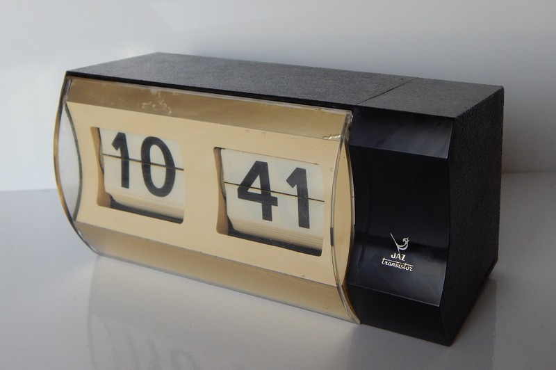 Horloges et réveils à guichets KctpPb-j1