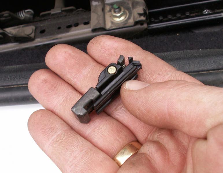 M&eacute;moire de rail dans la main d'un internaute