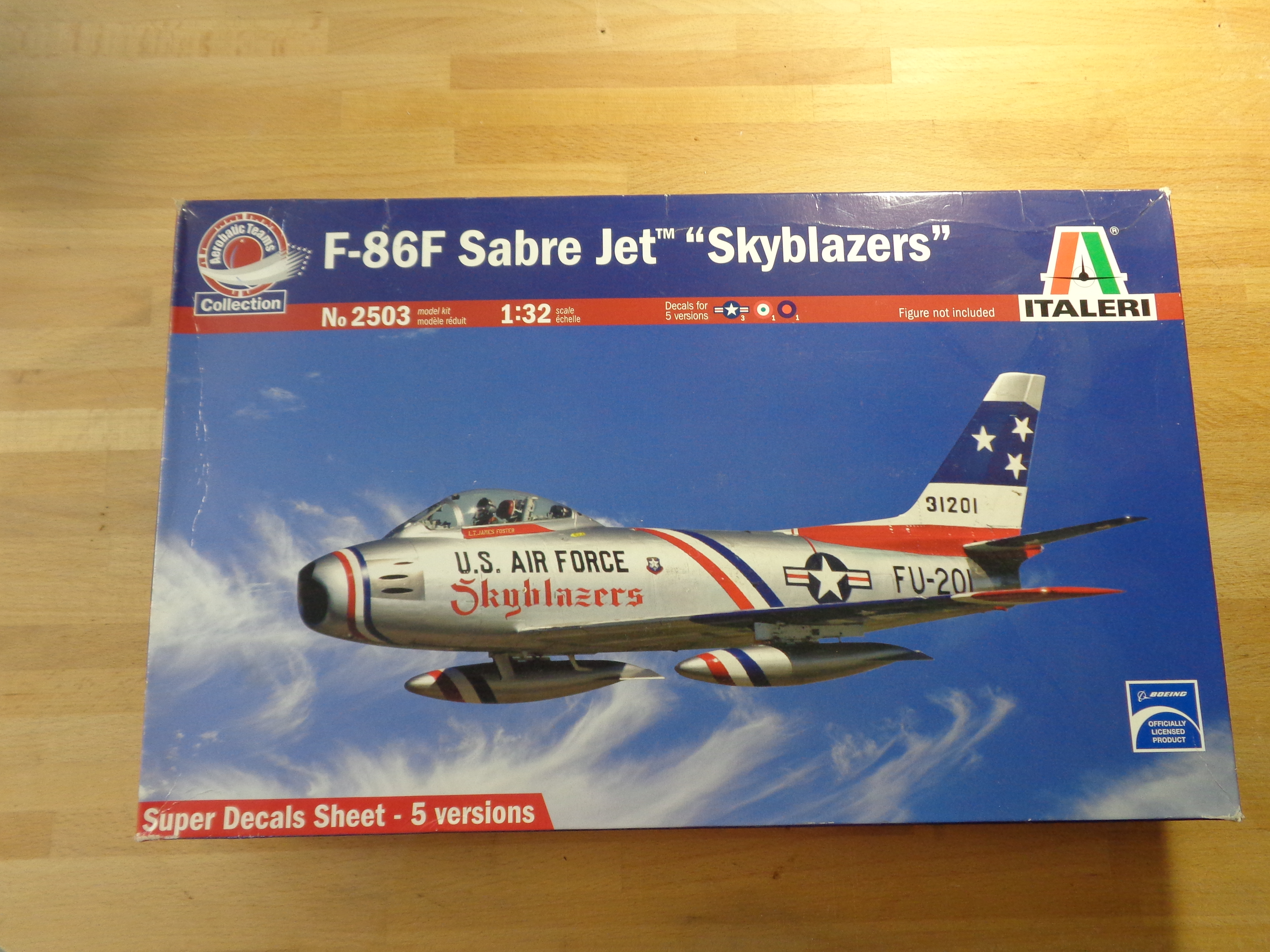 F-86 Sabre (Fred Akary Mistral Warbirds) Italeri -1/32 PlN3Pb-DSC02673