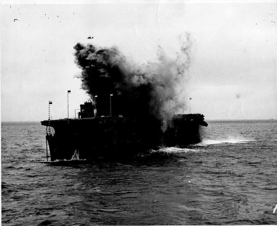 [GÉNÉRIQUE] Porte-Avions à travers le monde - Page 7 WxmAPb-USS-Independence-CVL-22-07