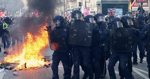 La Francia nel caos