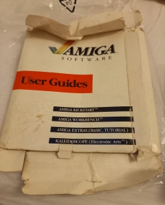 Clavier, souris, manuels Amiga 1000 - 20230416_205130