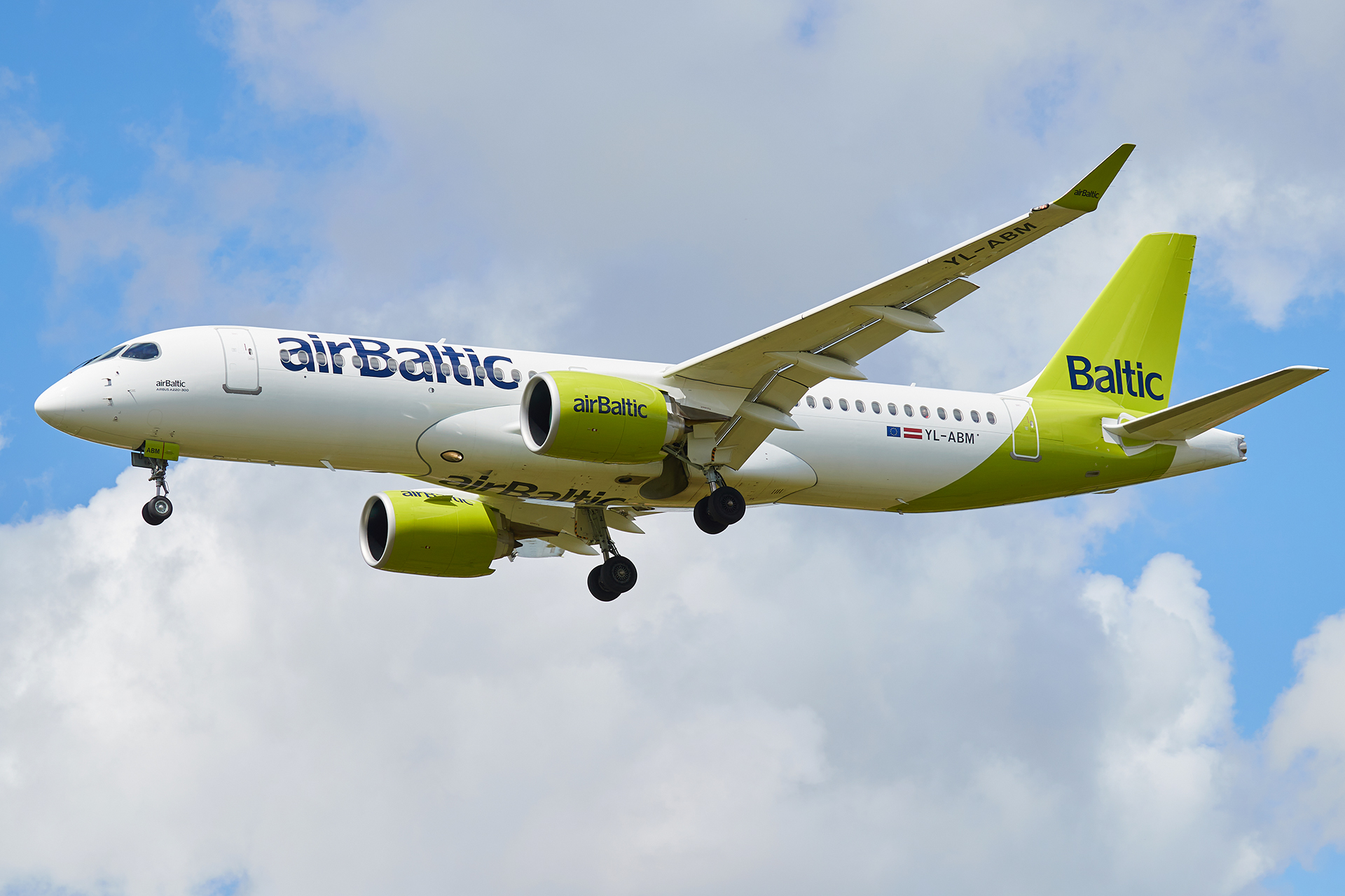 [22/04/2023] Airbus A220-300 (YL-ABM) Air Baltic   AUqQPb-GRX-7288