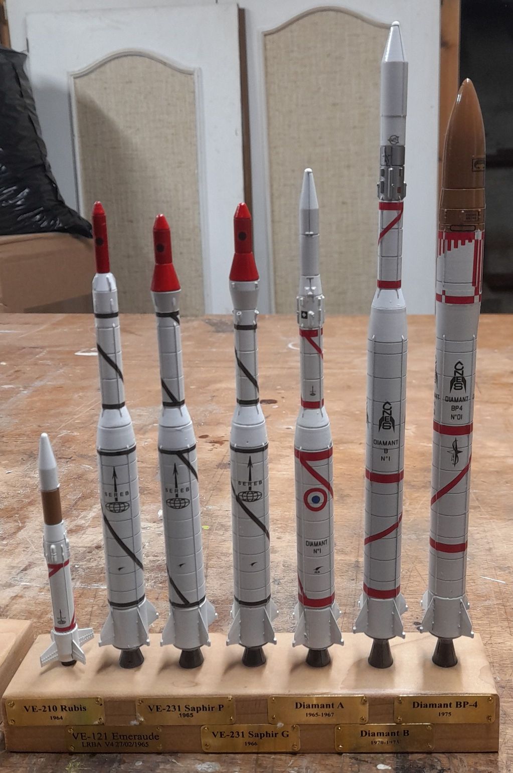 Marathon de suppositoires : fusées françaises au 100e et 144e HizSPb-100-FuseesFran-23