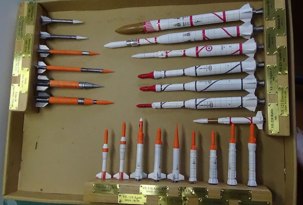 Marathon de suppositoires : fusées françaises au 100e et 144e WizSPb-100-FuseesFran-27