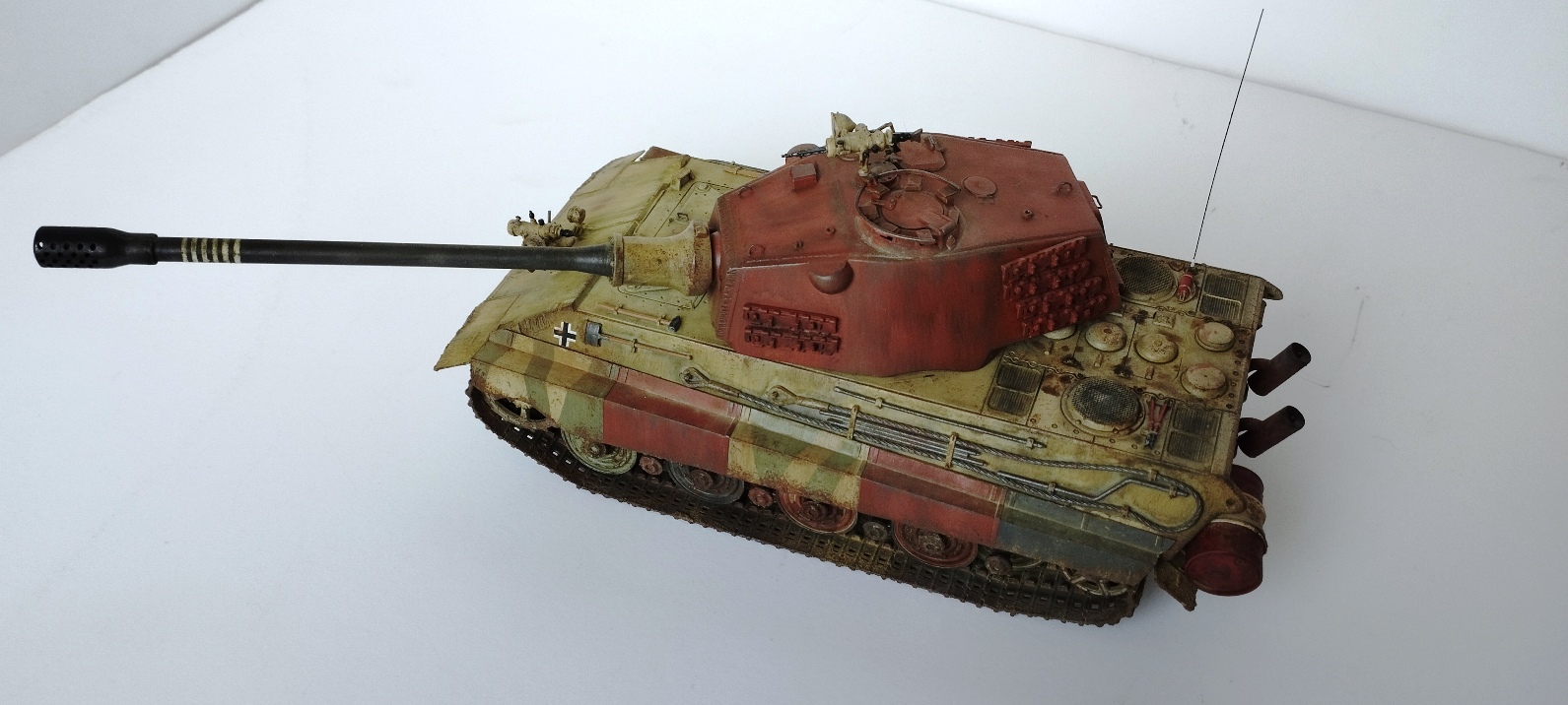 WANSUPYIN Char lourd allemand Jagdtiger en alliage à l'échelle 1/72 de la Seconde Guerre mondiale Modèle de char militaire (camouflage