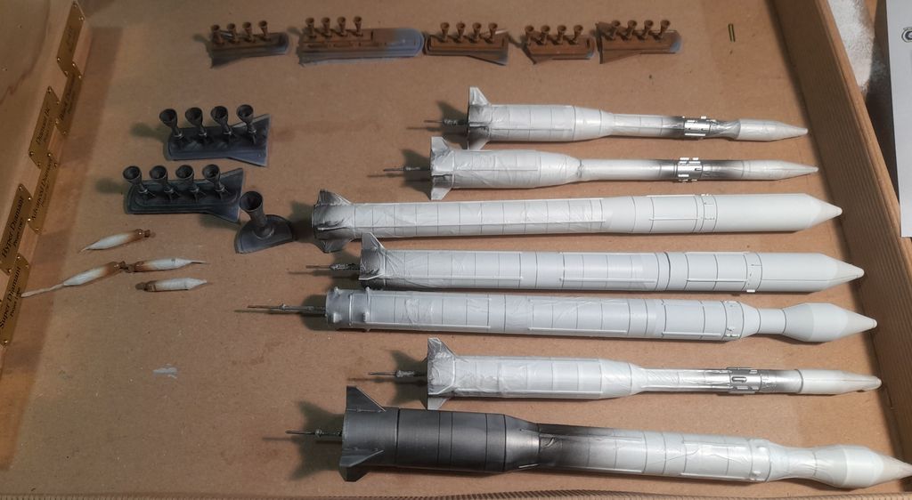 Marathon de suppositoires : fusées françaises au 100e et 144e FudWPb-100-FuseesFran-49