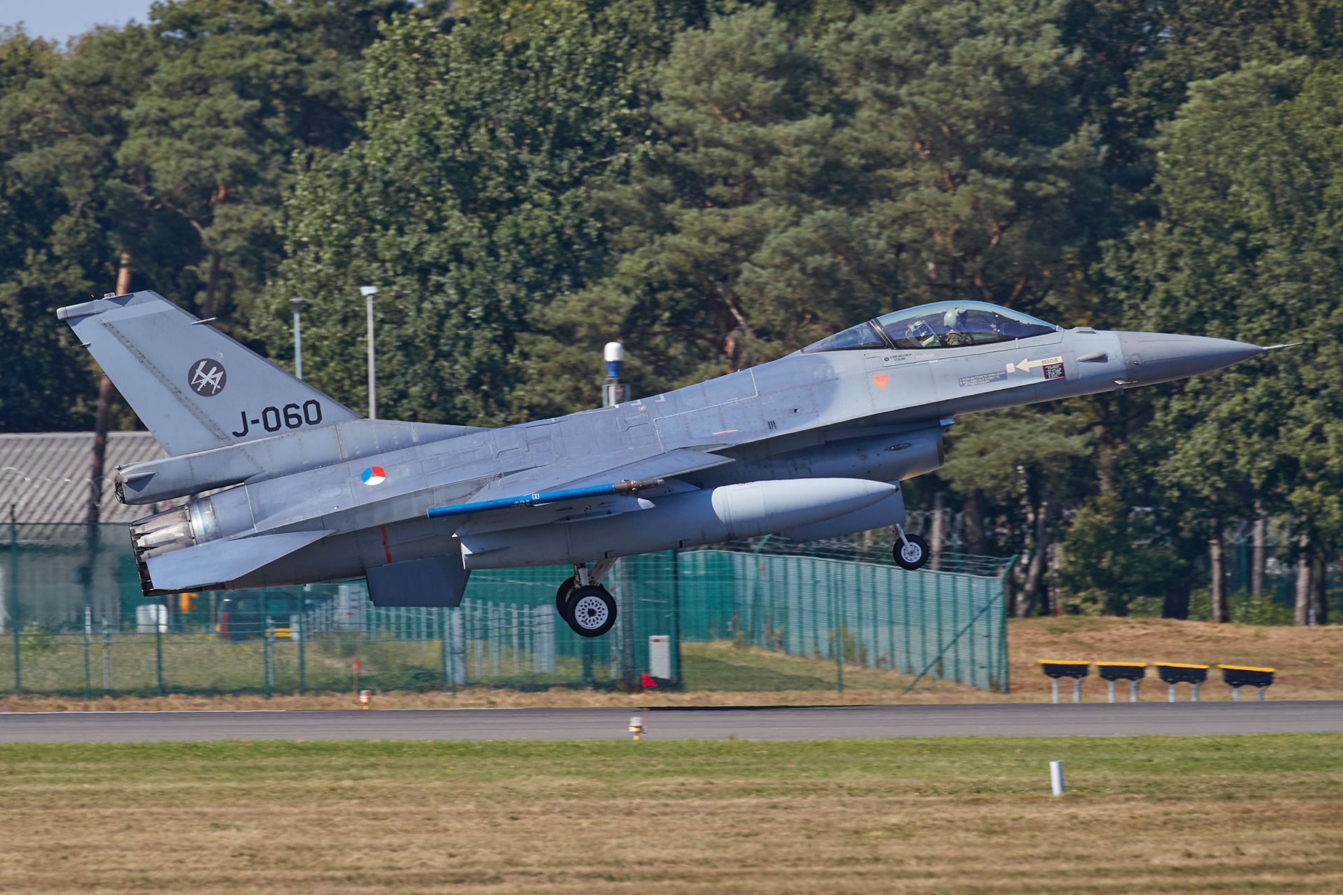 [08/09/2023] Spotterday Belgian Air Force Days - Kleine Brogel MHJNQb-GRX-2113