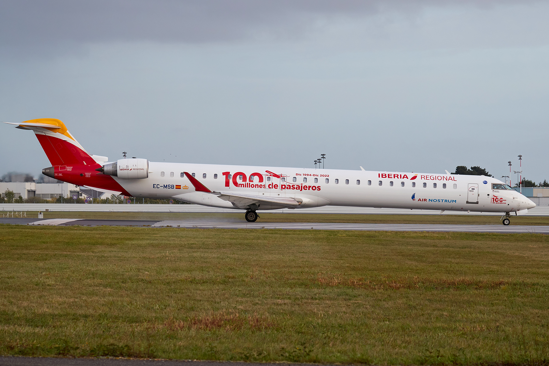 [21/10/2023] CRJ1000 (EC-MSB) Air Nostrum déco "100 millones de passajeros" RcsUQb-GRX-5931