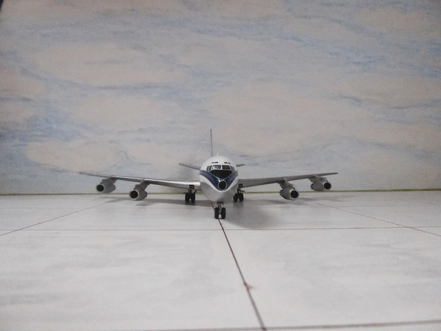 [Minicraft] 1/144 - Boeing B707-328  7VhoRb-Boeing-B707-338-AF-1