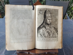 LIVRE ANCIEN in-folio XVIme 1586  louanges et portraits des 27 grands pontifes.......... - 20240113_161925