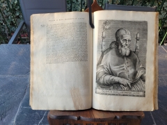 LIVRE ANCIEN in-folio XVIme 1586  louanges et portraits des 27 grands pontifes.......... - 20240113_162333