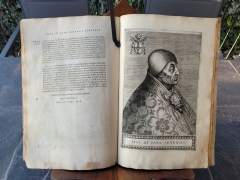 LIVRE ANCIEN in-folio XVIme 1586  louanges et portraits des 27 grands pontifes.......... - 20240113_162312