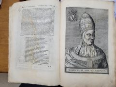 Album LIVRE ANCIEN in-folio XVIème 1586  louanges et portraits des 27 grands pontifes..........