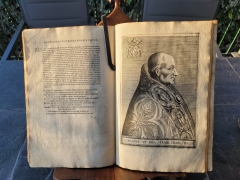 LIVRE ANCIEN in-folio XVIme 1586  louanges et portraits des 27 grands pontifes.......... - 20240113_162459