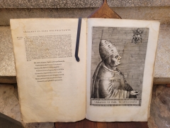 LIVRE ANCIEN in-folio XVIme 1586  louanges et portraits des 27 grands pontifes.......... - 20240113_161117 (1)