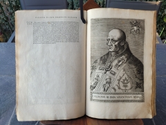 LIVRE ANCIEN in-folio XVIme 1586  louanges et portraits des 27 grands pontifes.......... - 20240113_162043