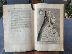 LIVRE ANCIEN in-folio XVIme 1586  louanges et portraits des 27 grands pontifes.......... - 20240113_162100