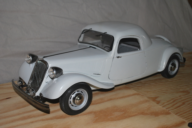 MAISTO Citroen Traction 1938 15 CV 6 Cylindre 1/18 - 31821