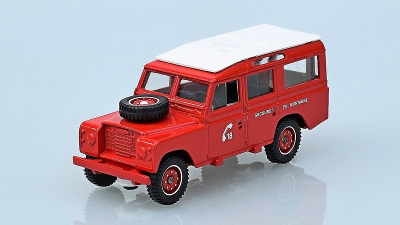 LAND ROVER : miniatures Hachette gravées d'un n° 24040106421323555618381421