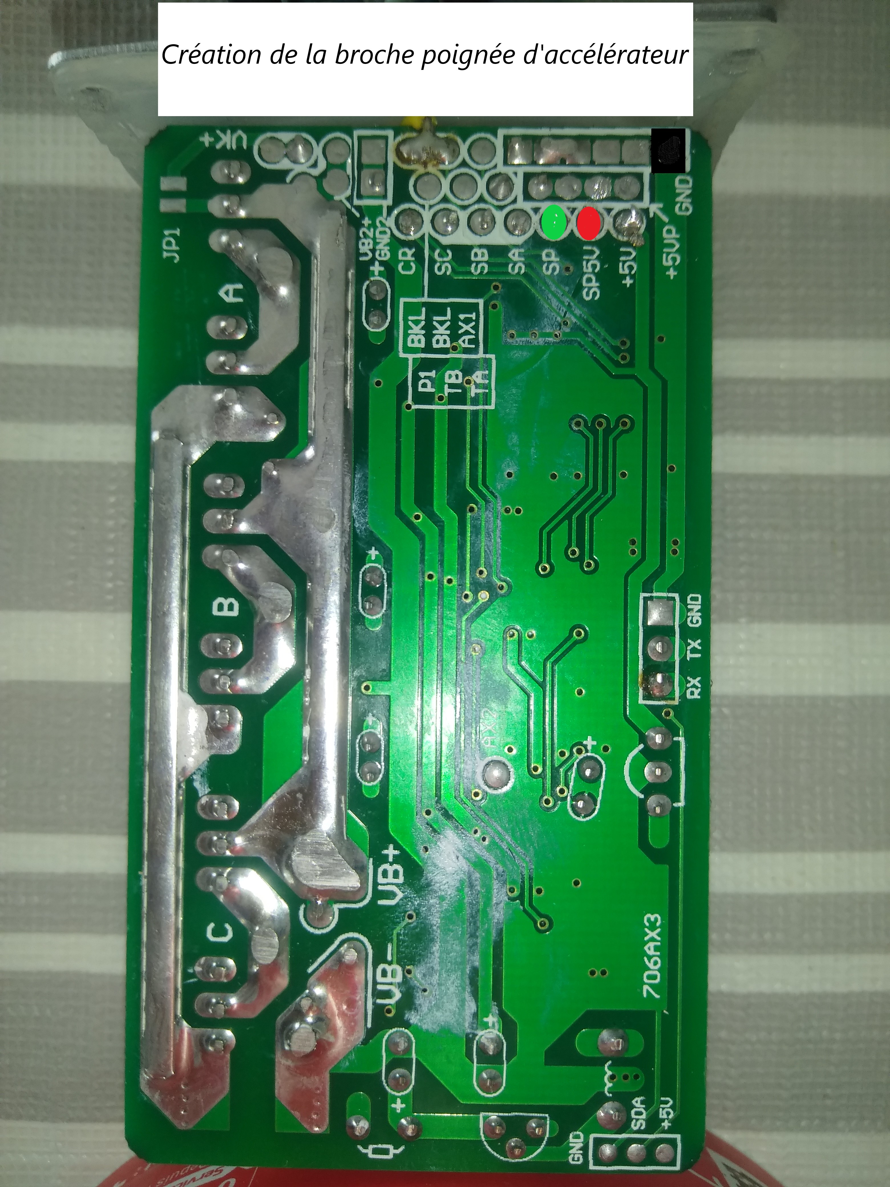 Pcb controleur avec conextions de l'acc&eacute;l&eacute;rateur