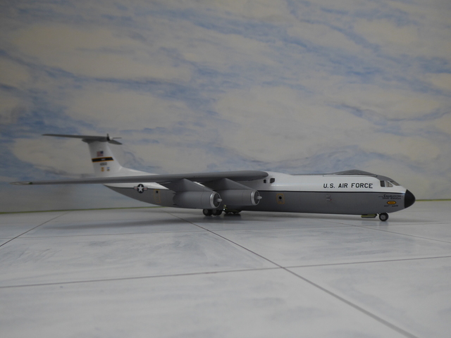 [Roden] 1/144 - Lockheed C-141B Starlifter Hanoi taxi  CNqiSb-P1180990