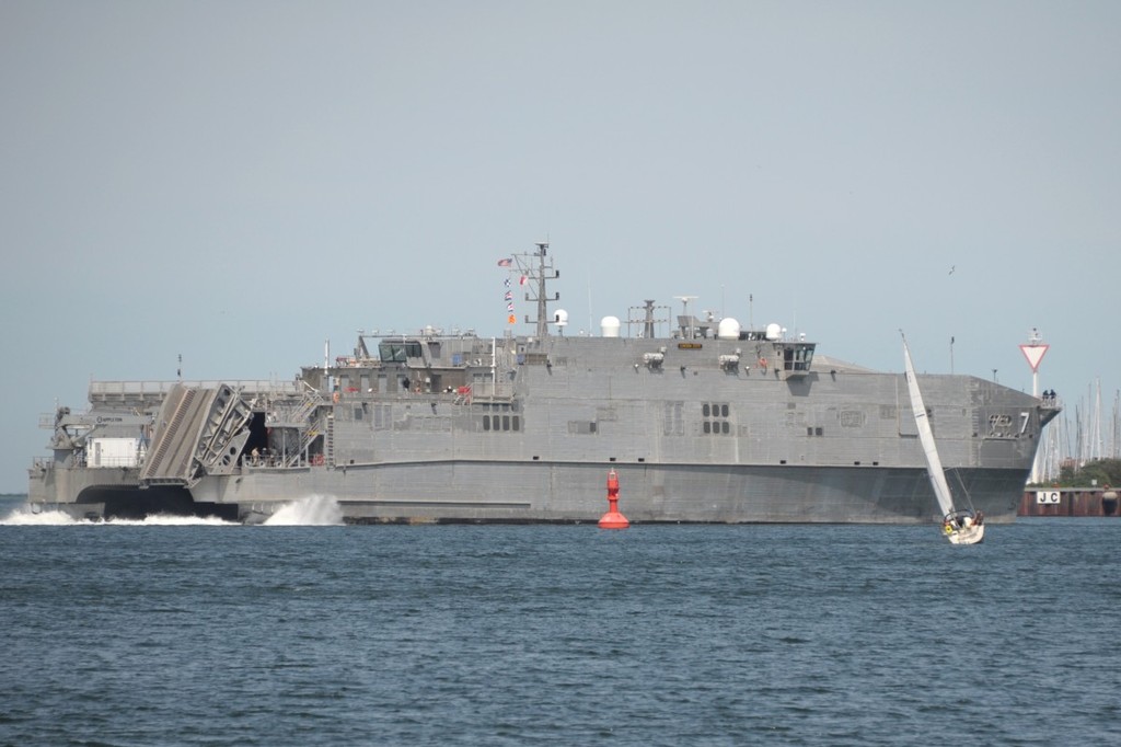 USNS Spearhead (JHSV-1/T-EPF-1), transport rapide expéditionnaire américain, 2011, EVmodel 6VAiSb-Spearhead-00-carson-city09