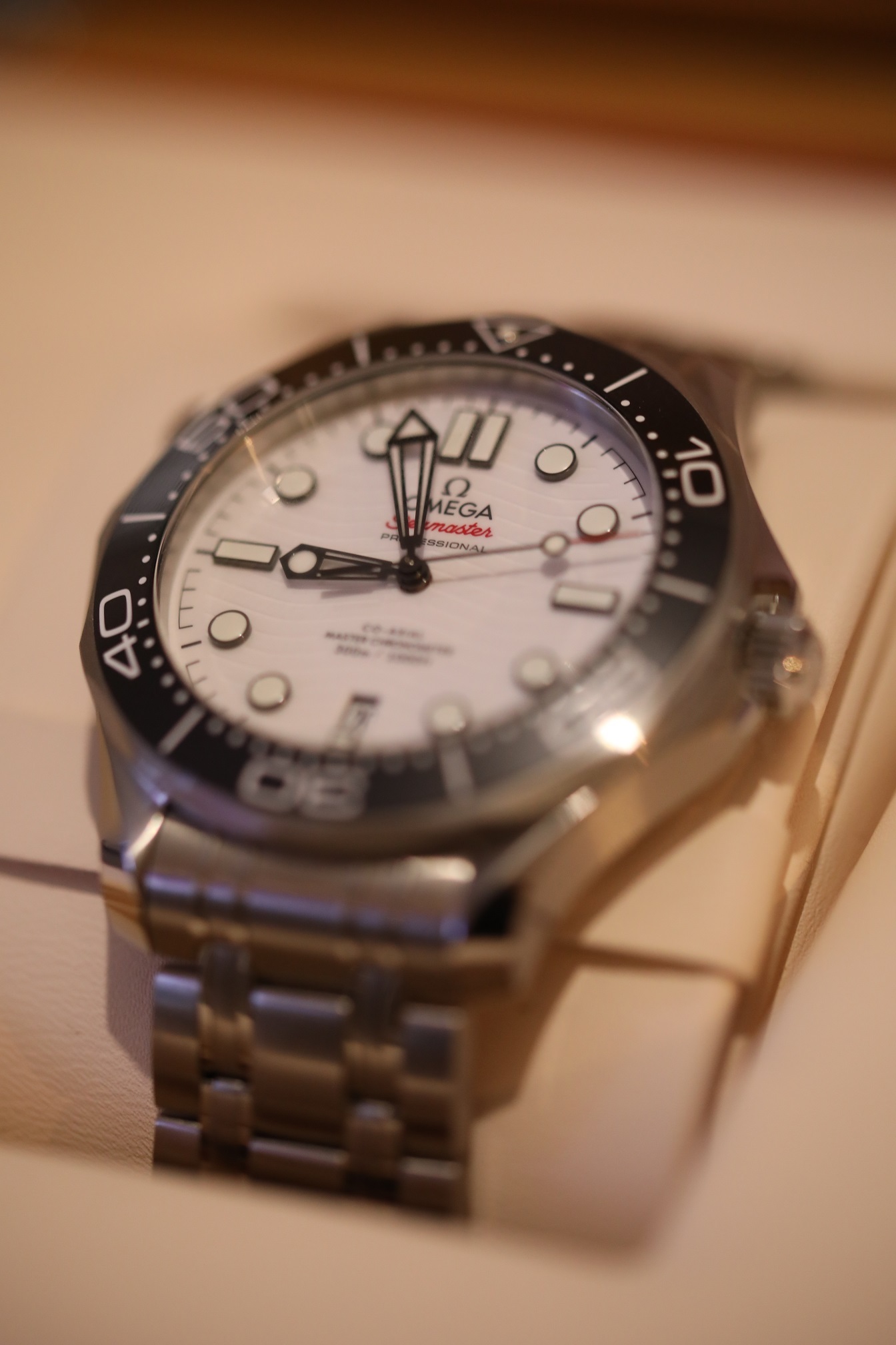Feu de Seamaster 300 - tome 14 - Page 2 24052010292826584518409548
