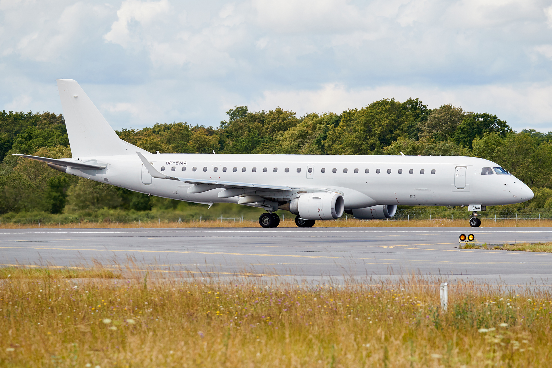 [18/06/2024] Embraer 190 (UR-EMA) Windrose  PuDtSb-GRX-8048