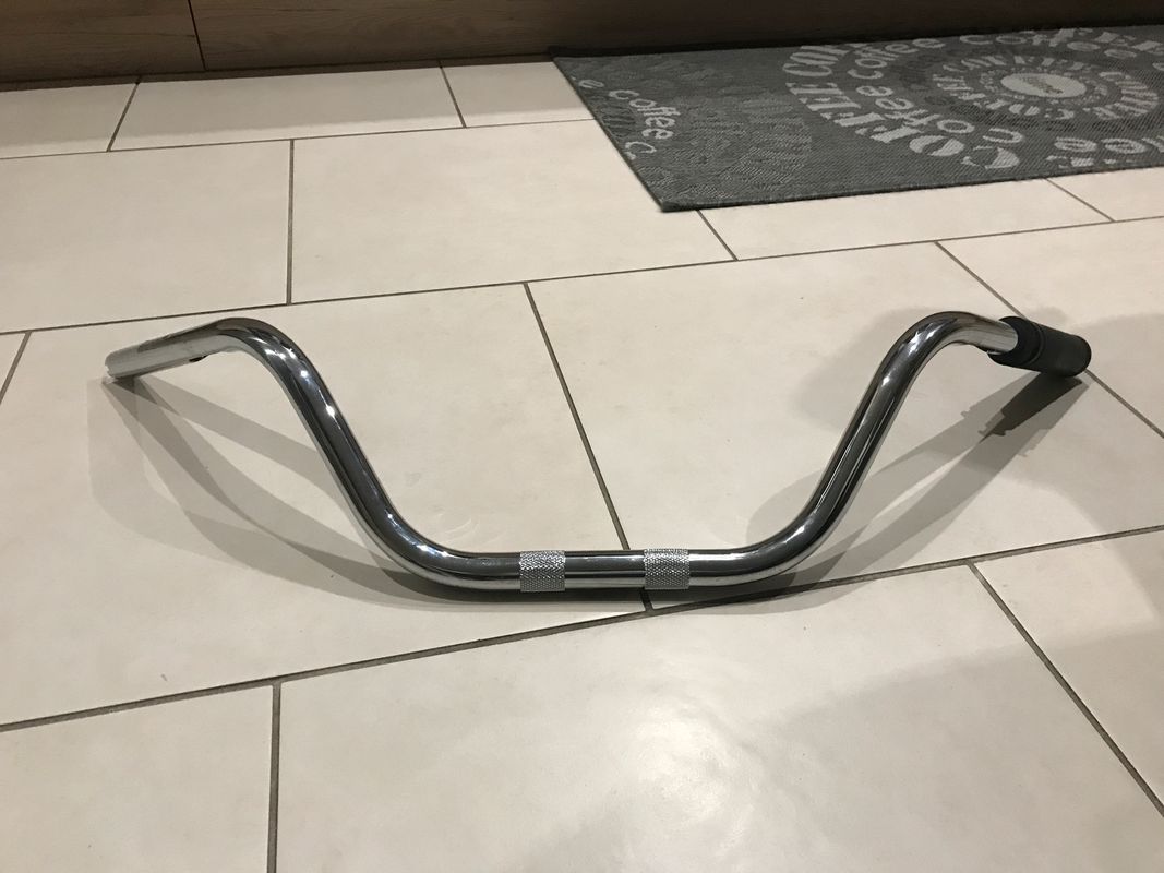 vends guidon  chromé OEM Harley 24072806095925376718442724