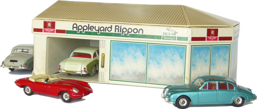 Garage RR avec Dinky et Corgi d&eacute;tour&eacute; moyen