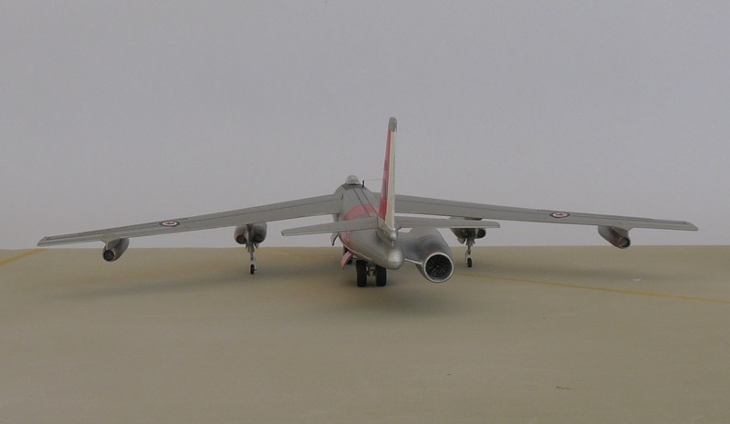 [Academy] 1/144 - Boeing  B-47 Stratojet ou plutôt CL-52 2409281155115669818471417