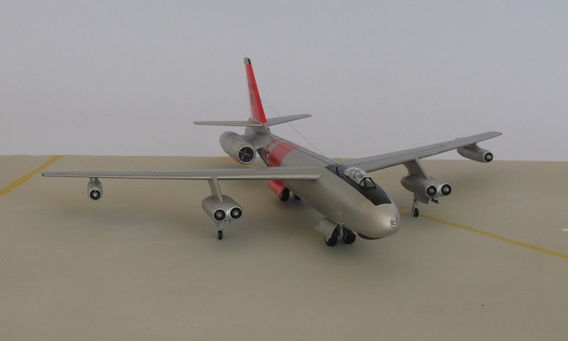 [Academy] 1/144 - Boeing  B-47 Stratojet ou plutôt CL-52 2409281155125669818471422