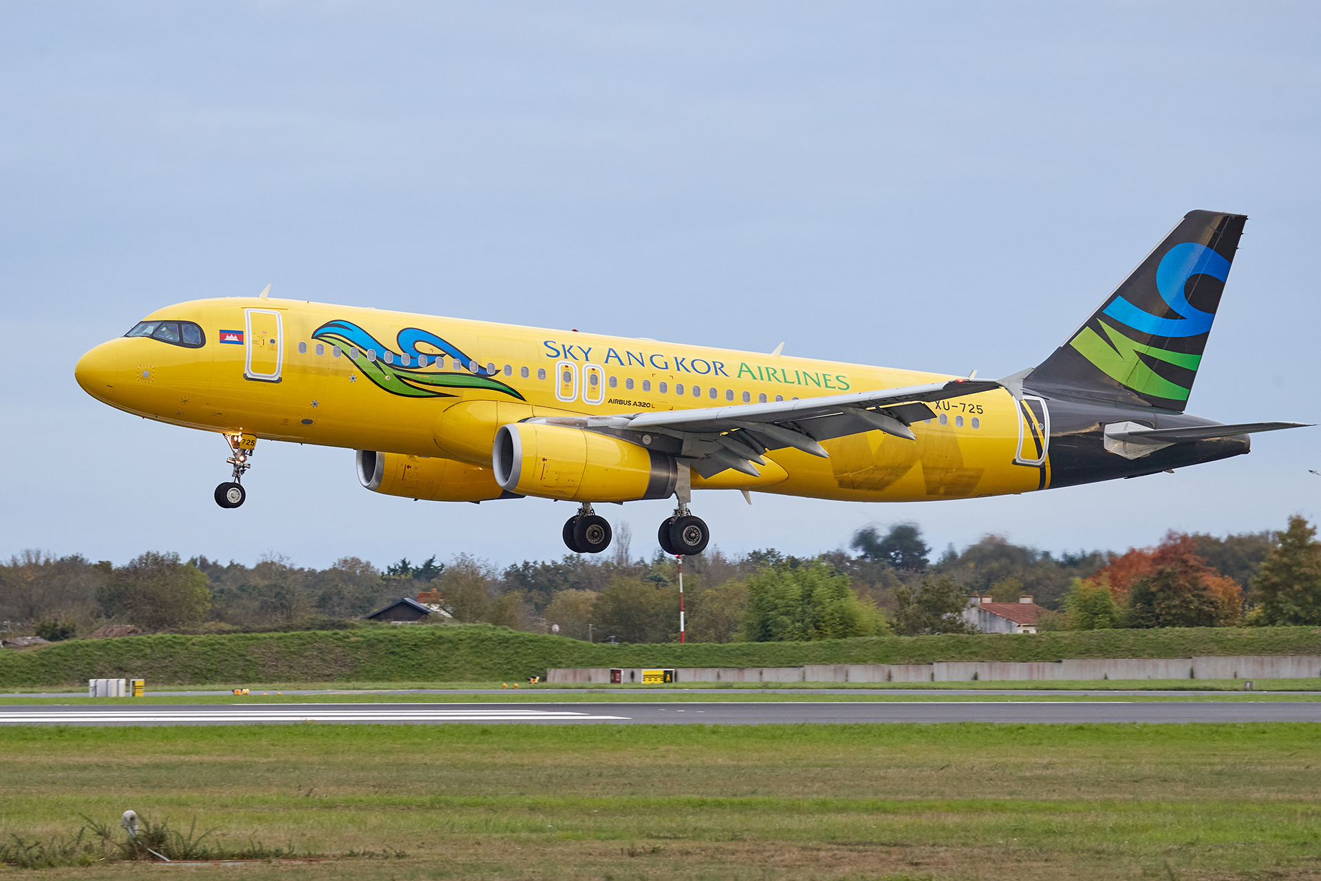 [26/10/2024] A320 Sky Angkor Airlines (XU-725)   KWJeTb-GRX-9891