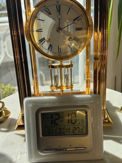 Pendulette cage Hour Lavigne 24110312161912050918488008