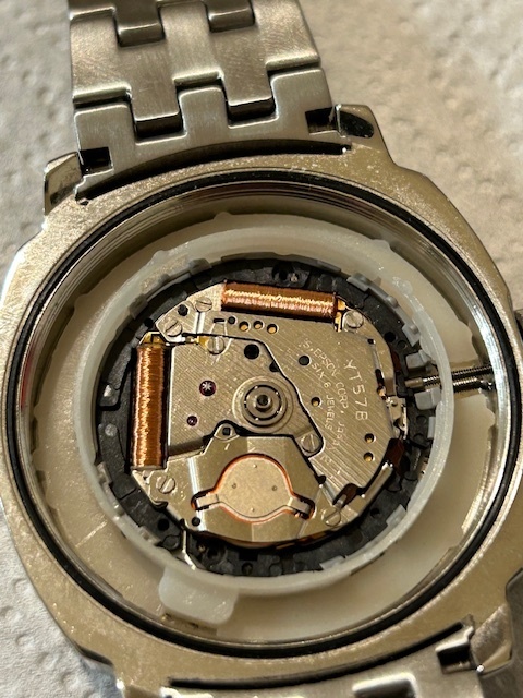 Changement accu calibre Seiko Kinetic 25020408534912050918531832