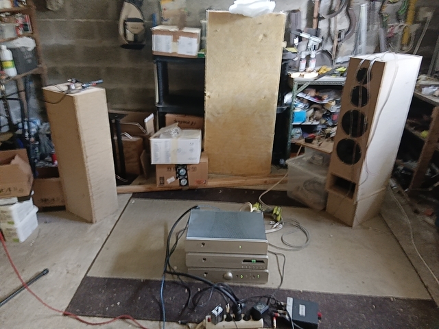 [Image: 3W4UUb-Studio-Cave.jpg]
