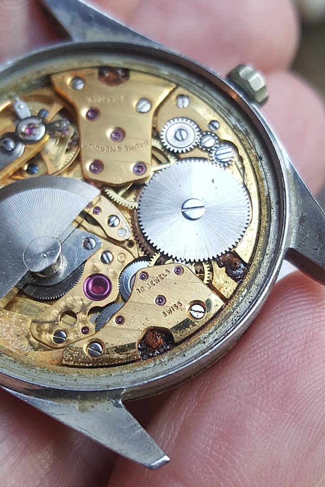 Il aura fallu de la patience pour restaurer cette Baume et Mercier à micro rotor 25110412172514657918661155