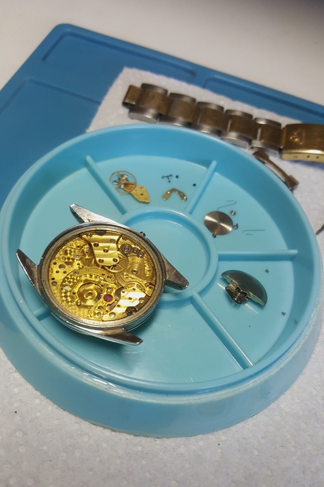 Il aura fallu de la patience pour restaurer cette Baume et Mercier à micro rotor 25110412172614657918661157