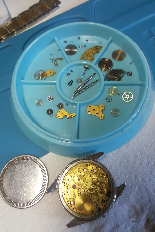 Il aura fallu de la patience pour restaurer cette Baume et Mercier à micro rotor 25110412183714657918661164