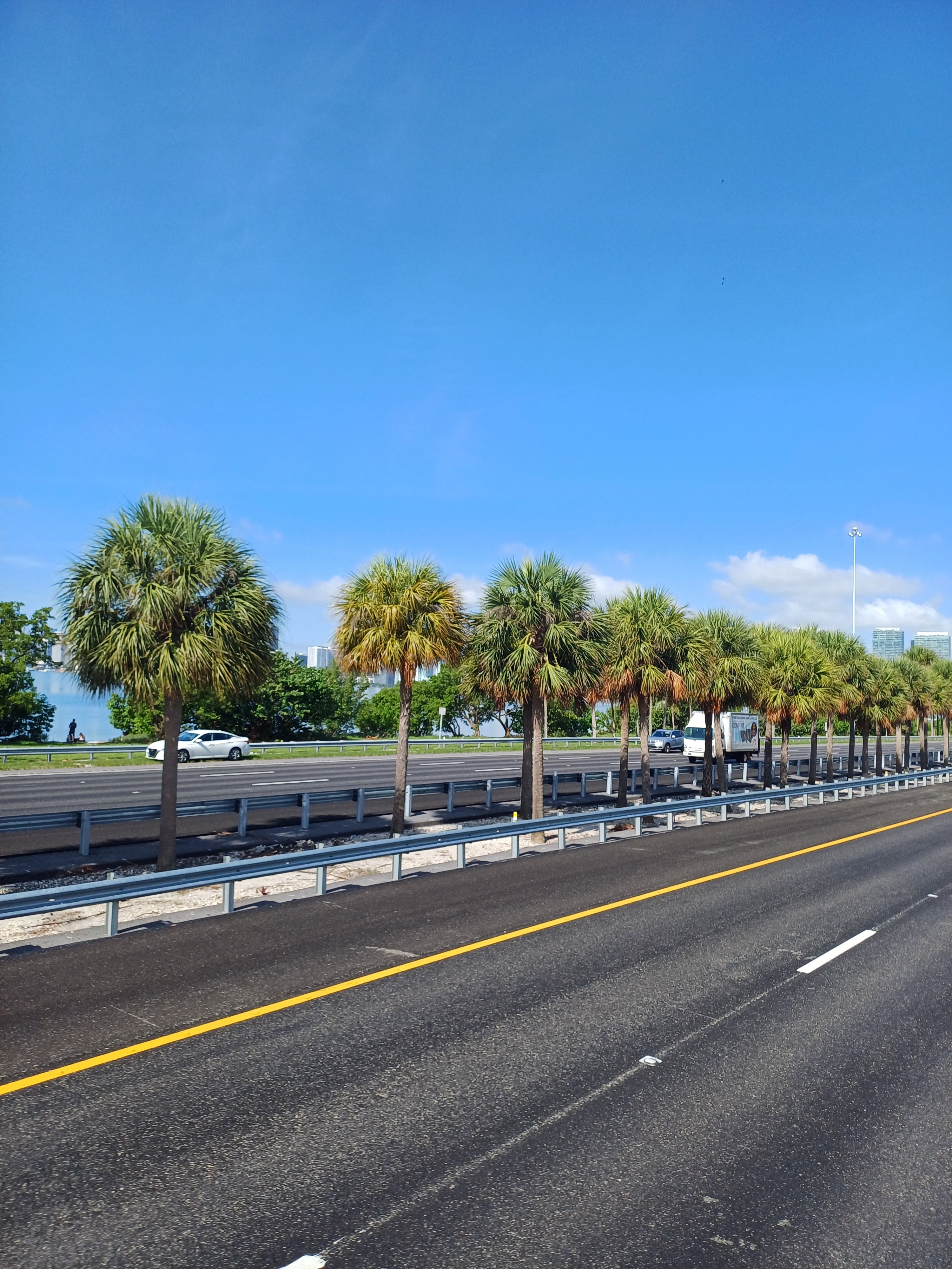 Voir sous plusieurs angles 25110604032226829418662235